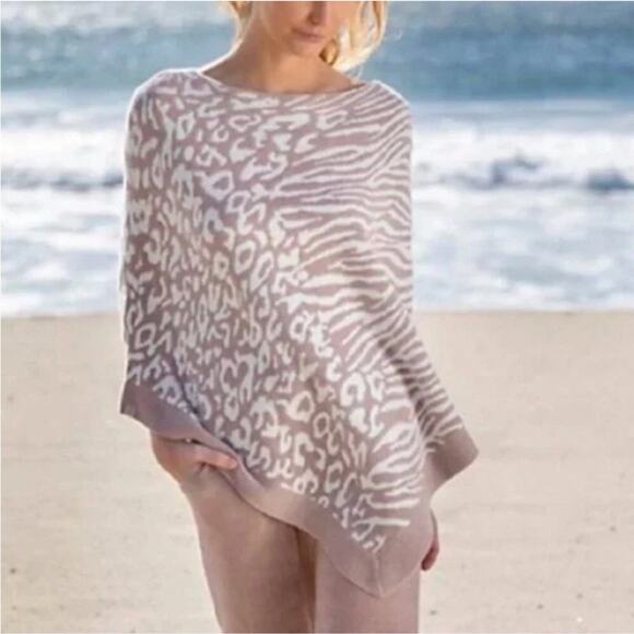 Barefoot Dreams Cozy Chic Ultra Lite Faded Rose Animal Print Poncho One Size - Picture 1 of 4